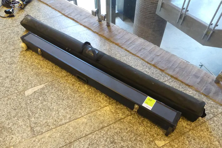 2x Medium - mobile Projektionsleinwand im Koffer bzw. in Transporttasche